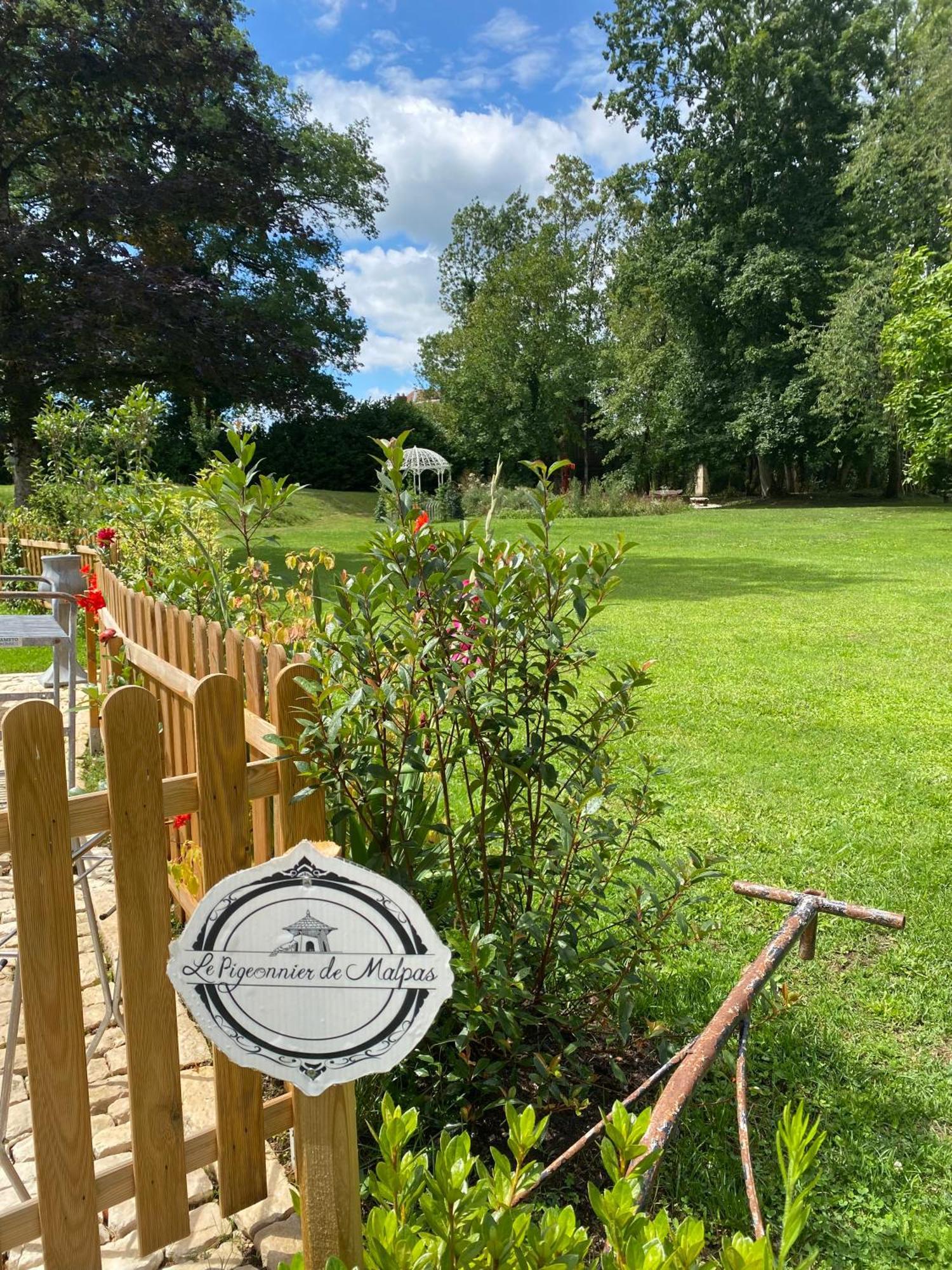 Le Colombier De Malpas Bed & Breakfast Quingey Bagian luar foto